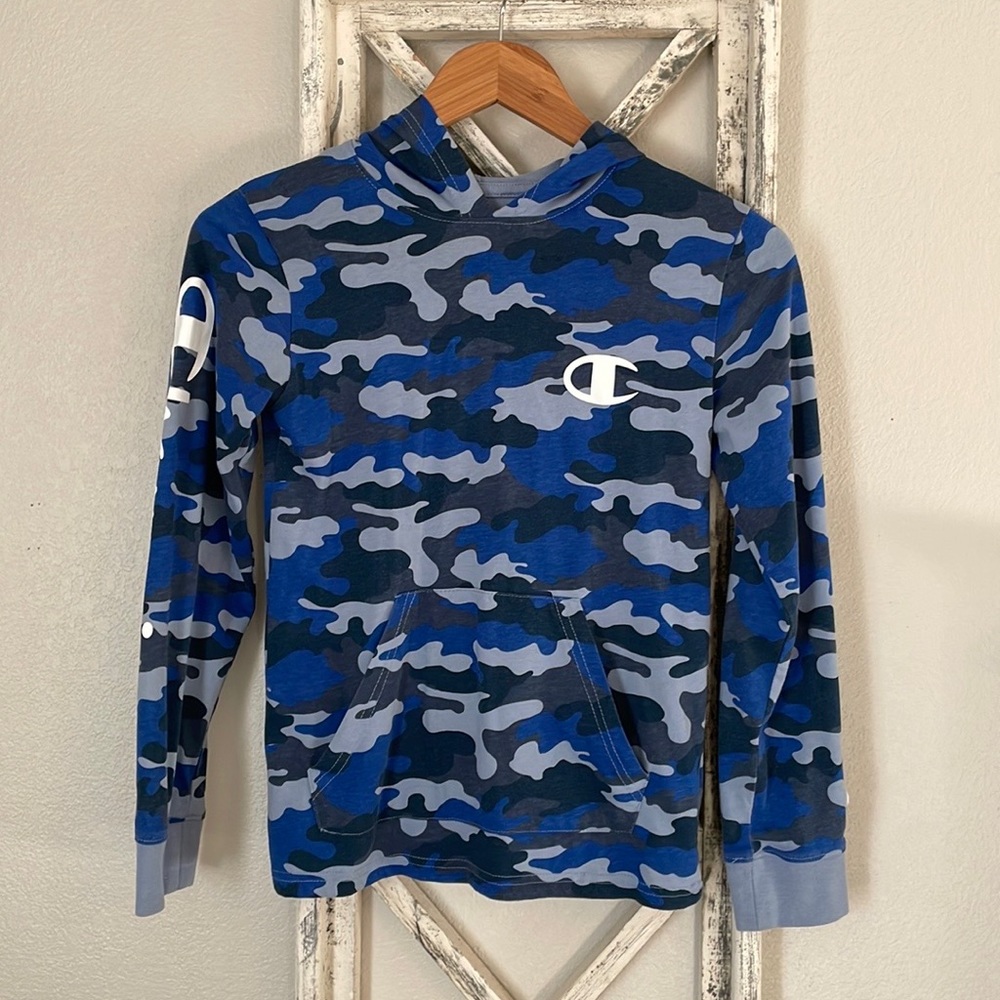 Champion long sleeved hoodie t-shirt, youth medium